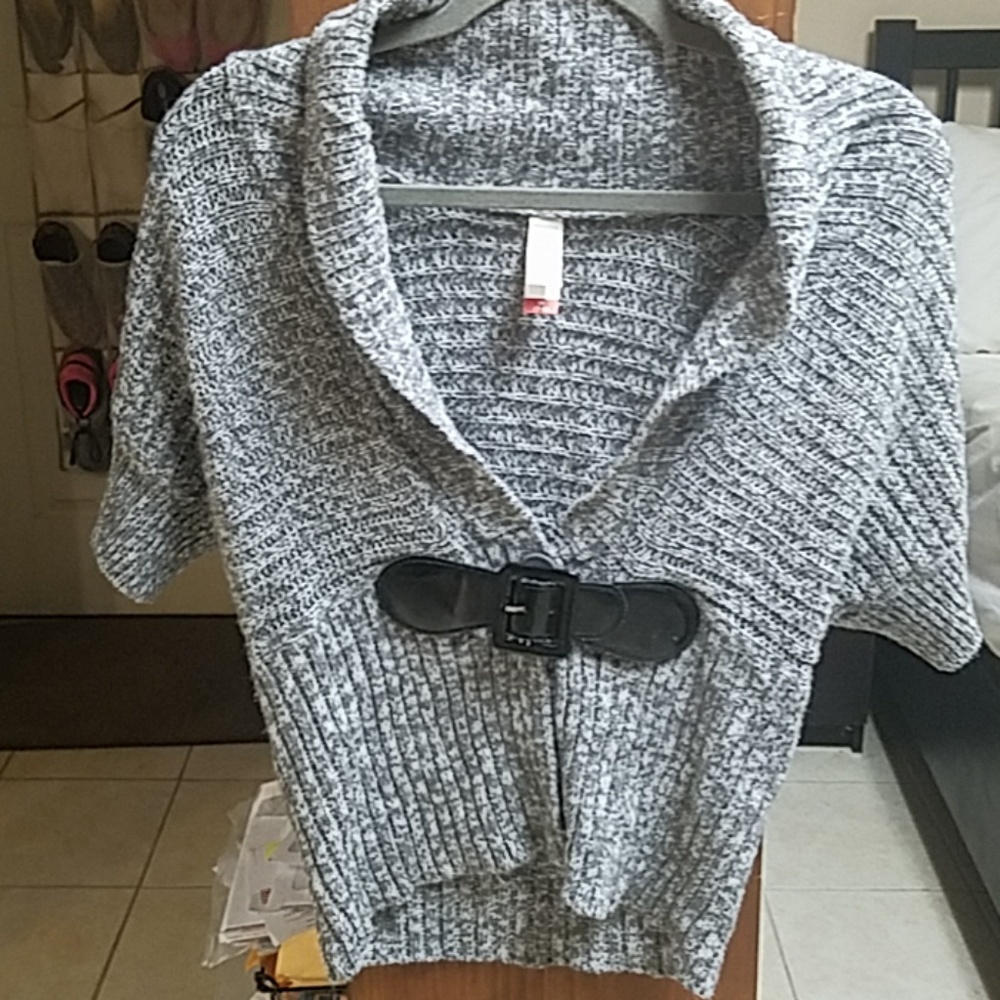Grey Short Sleeve Cardigan with Buckle Closure